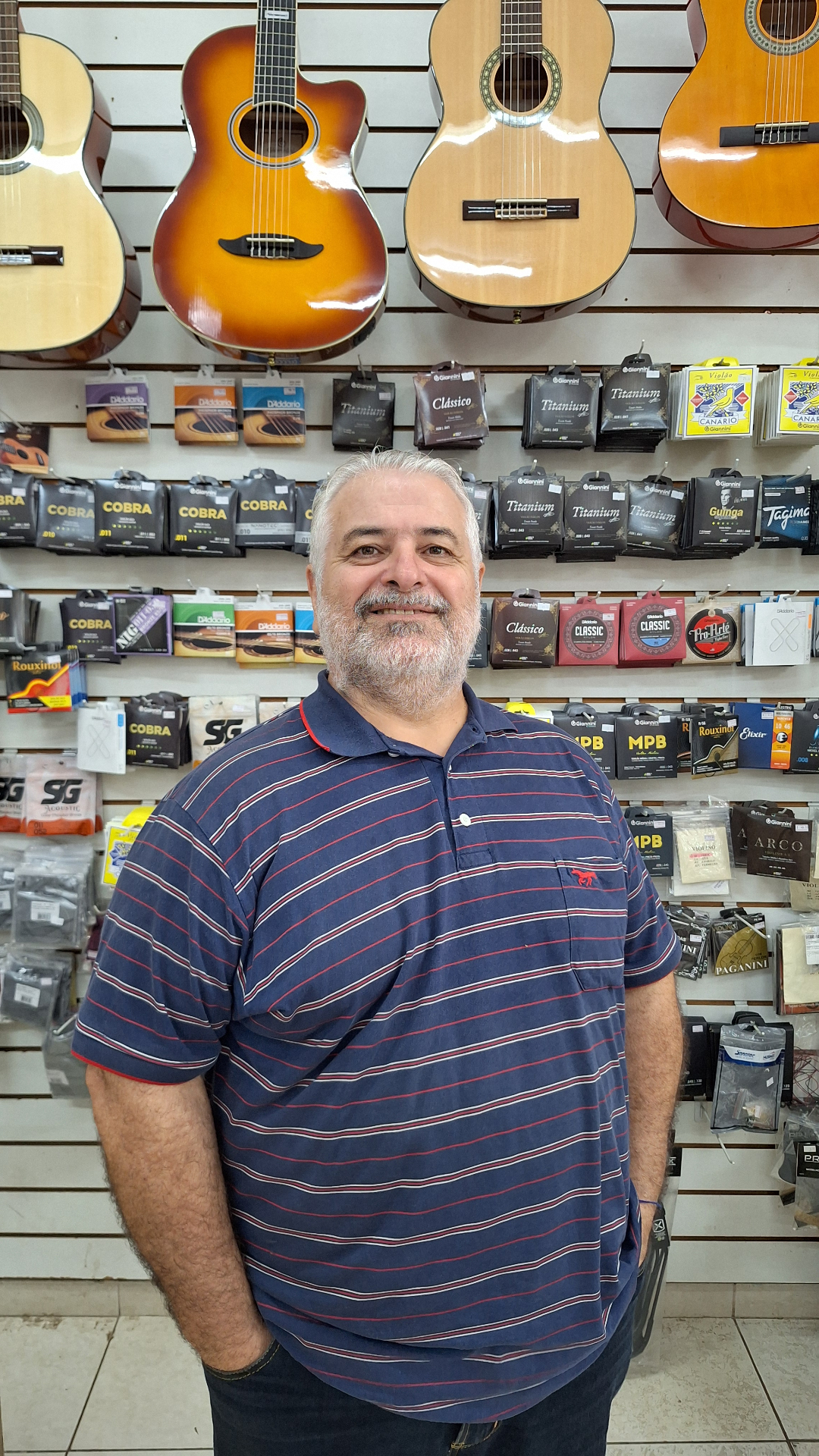 Édson, fundador e idealizador da Edsom Instrumentos Musicais em Campo Grande - MS