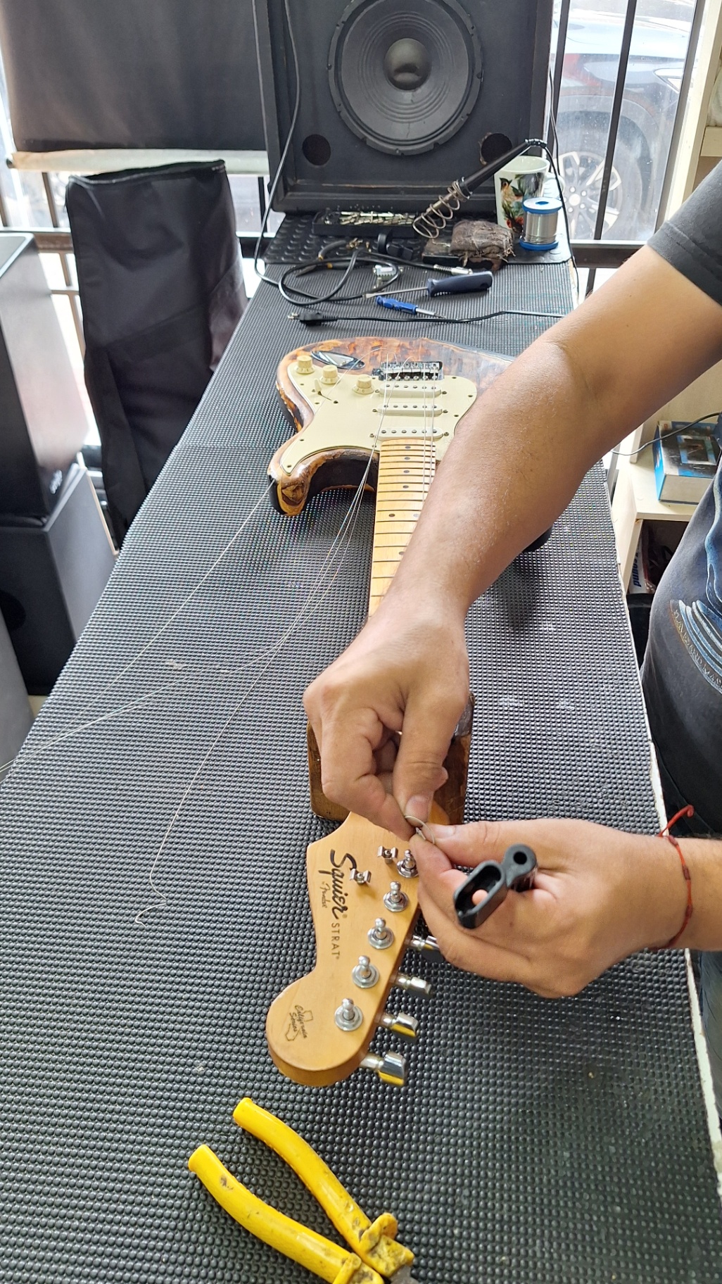 Serviço de luthier e manutenção de instrumentos na Edsom