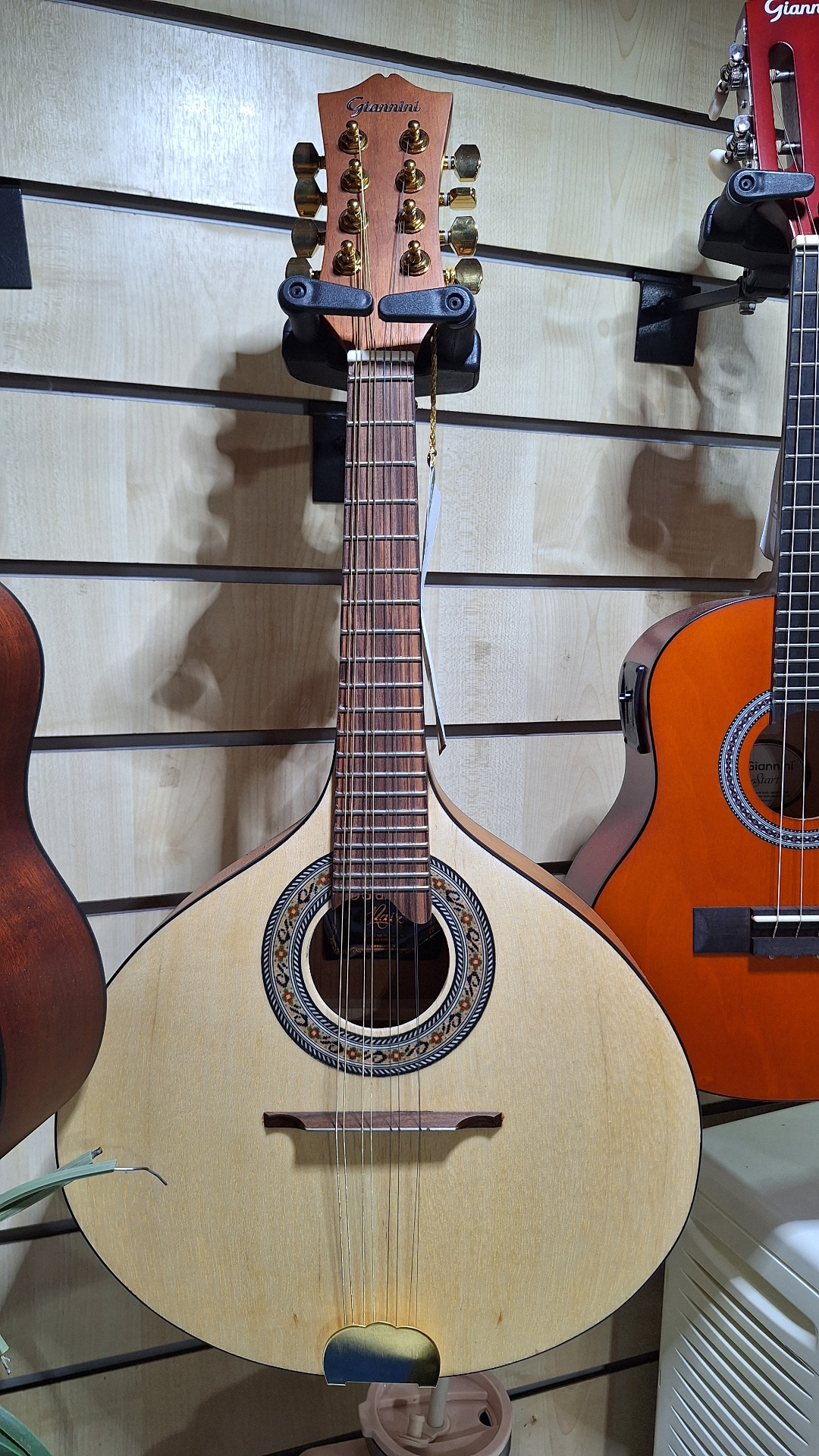 Bandolim Giannini em destaque na loja Edsom Instrumentos Musicais